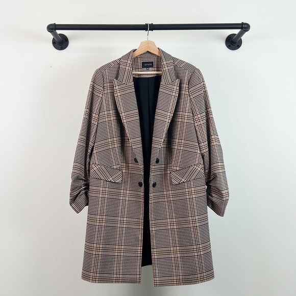 1. State Houndstooth Plaid Ruched Sleeve Double Breasted Blazer - Picture 5 of 9